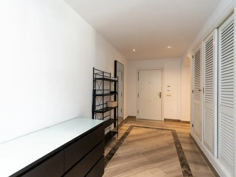 Apartment - Ground Floor Apartment в продаже в Marbella, Málaga. В доме 3 спален и 2 ванных комнат. Площадь дома 155 м²