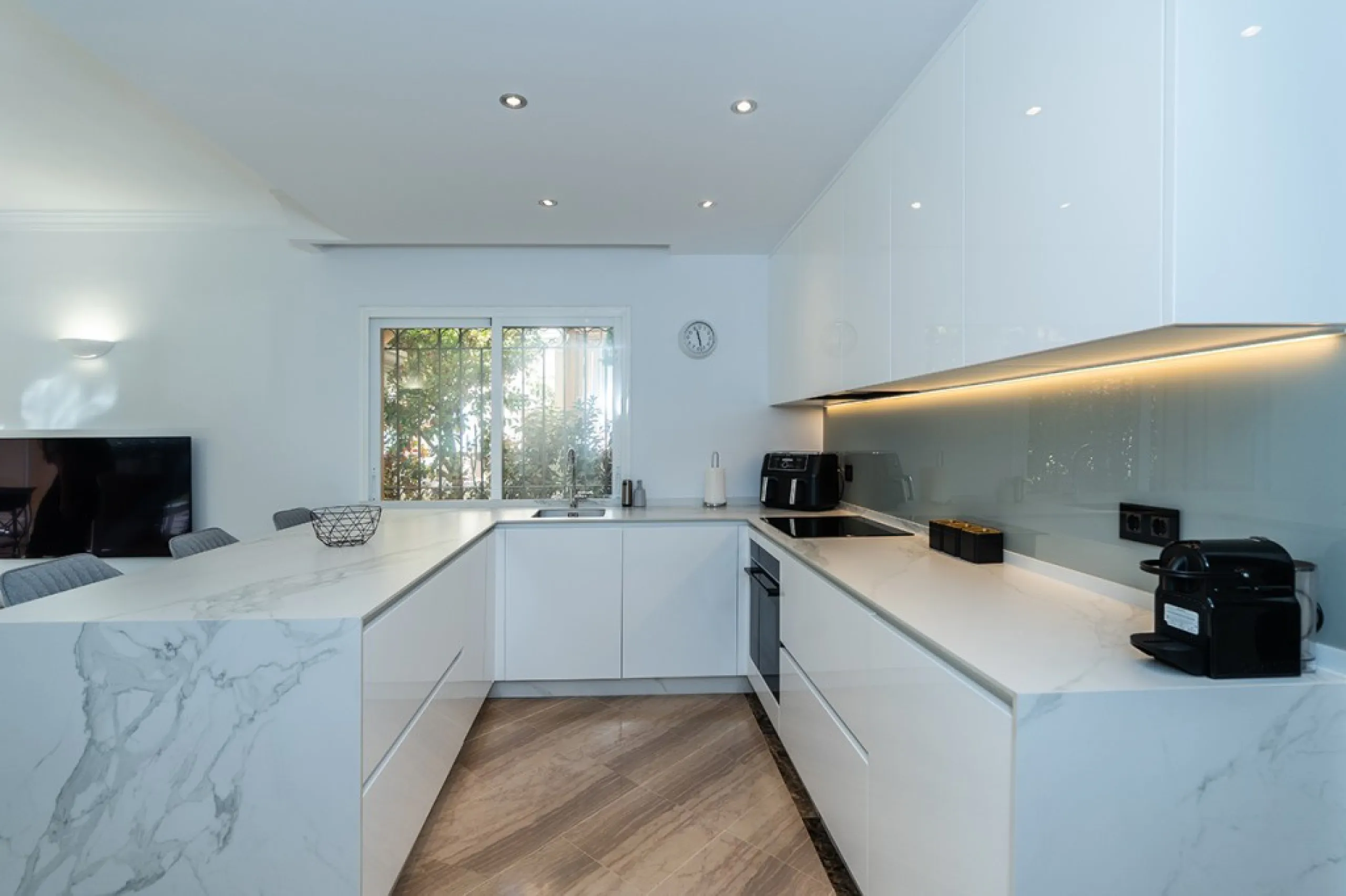 Apartment - Ground Floor Apartment в продаже в Marbella, Málaga. В доме 3 спален и 2 ванных комнат. Площадь дома 155 м²