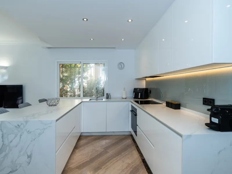 Apartment - Ground Floor Apartment в продаже в Marbella, Málaga. В доме 3 спален и 2 ванных комнат. Площадь дома 155 м²