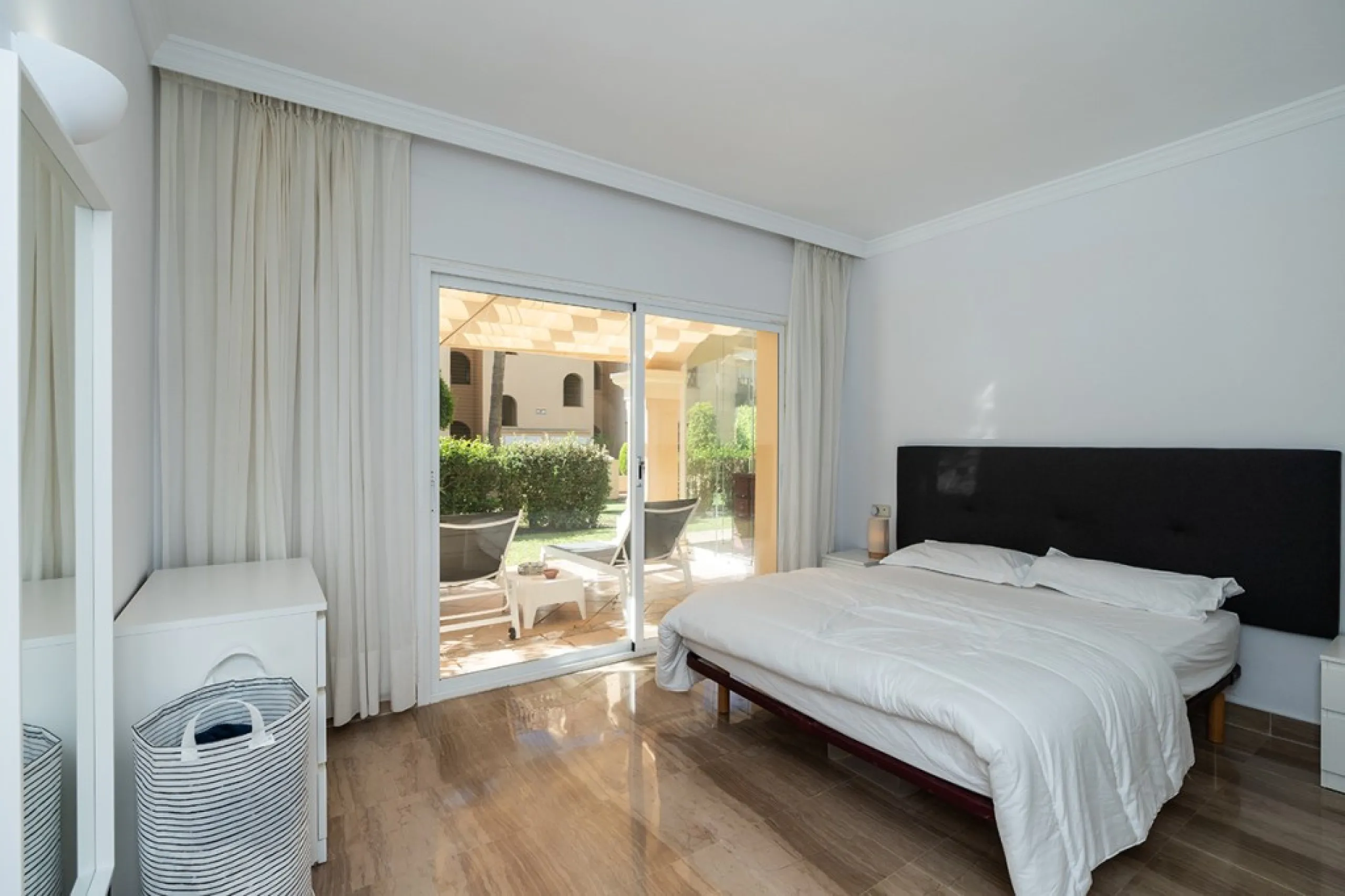 Apartment - Ground Floor Apartment в продаже в Marbella, Málaga. В доме 3 спален и 2 ванных комнат. Площадь дома 155 м²