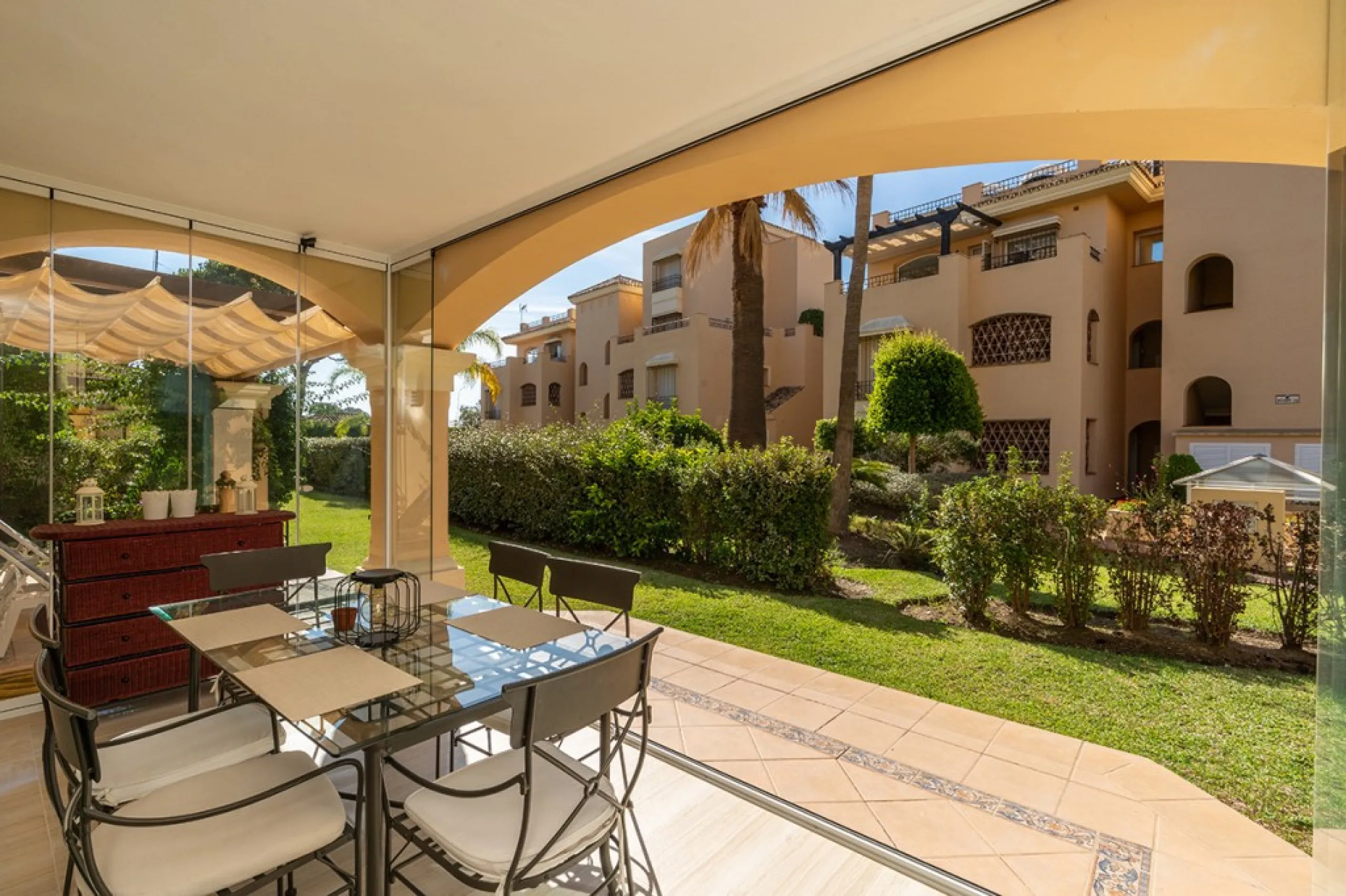 Apartment - Ground Floor Apartment в продаже в Marbella, Málaga. В доме 3 спален и 2 ванных комнат. Площадь дома 155 м²