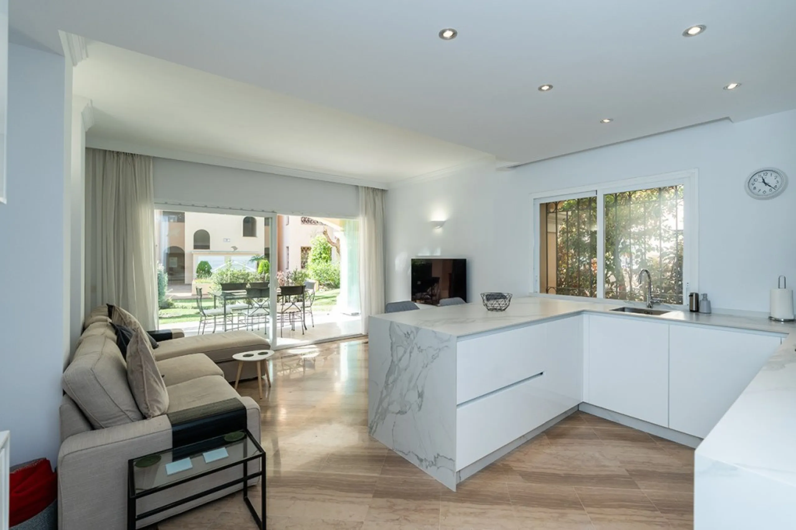 Apartment - Ground Floor Apartment в продаже в Marbella, Málaga. В доме 3 спален и 2 ванных комнат. Площадь дома 155 м²