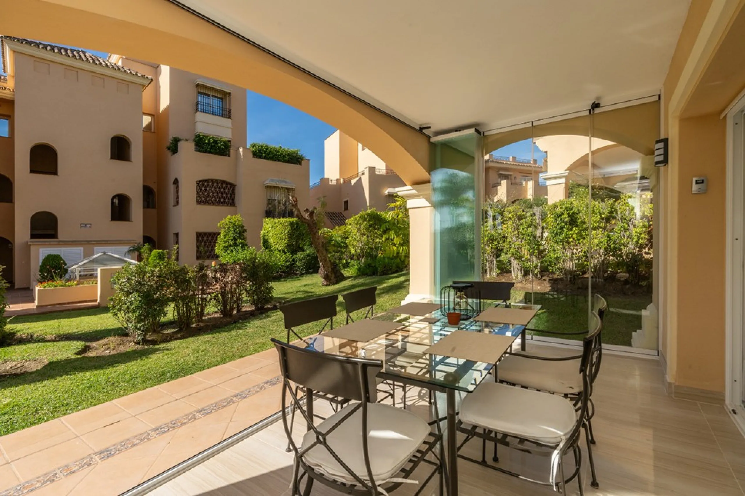Apartment - Ground Floor Apartment в продаже в Marbella, Málaga. В доме 3 спален и 2 ванных комнат. Площадь дома 155 м²
