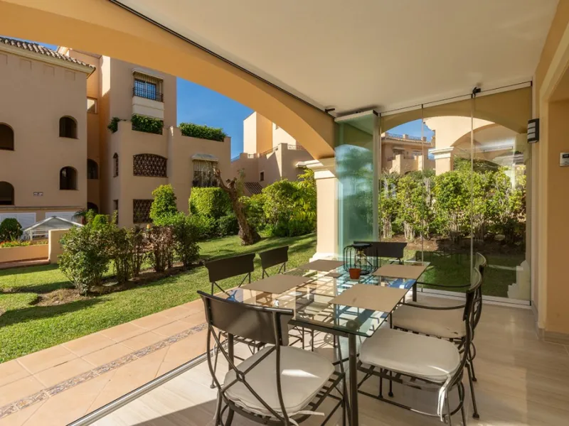 Apartment - Ground Floor Apartment в продаже в Marbella, Málaga. В доме 3 спален и 2 ванных комнат. Площадь дома 155 м²