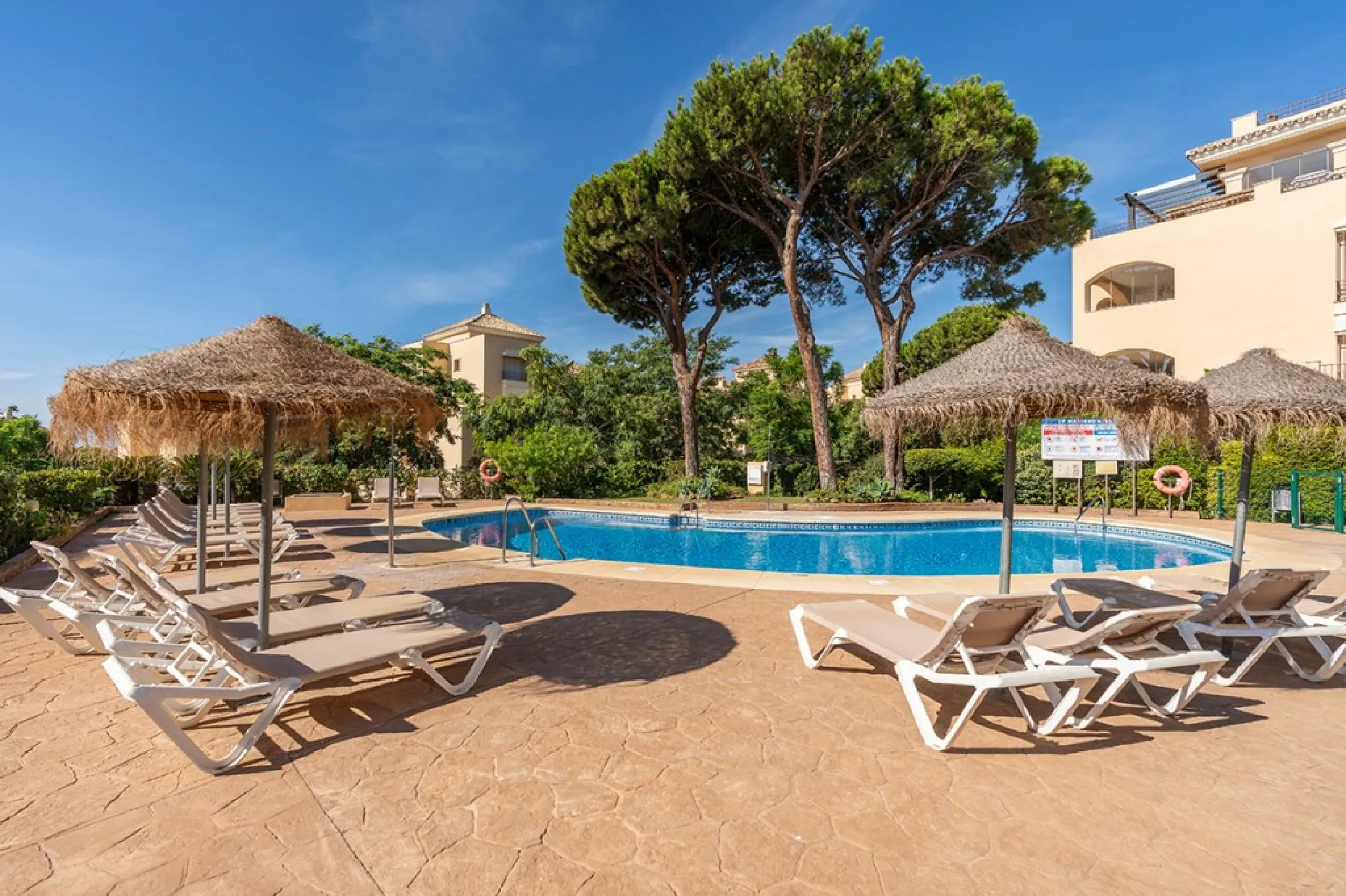 Apartment - Ground Floor Apartment в продаже в Marbella, Málaga. В доме 3 спален и 2 ванных комнат. Площадь дома 155 м²