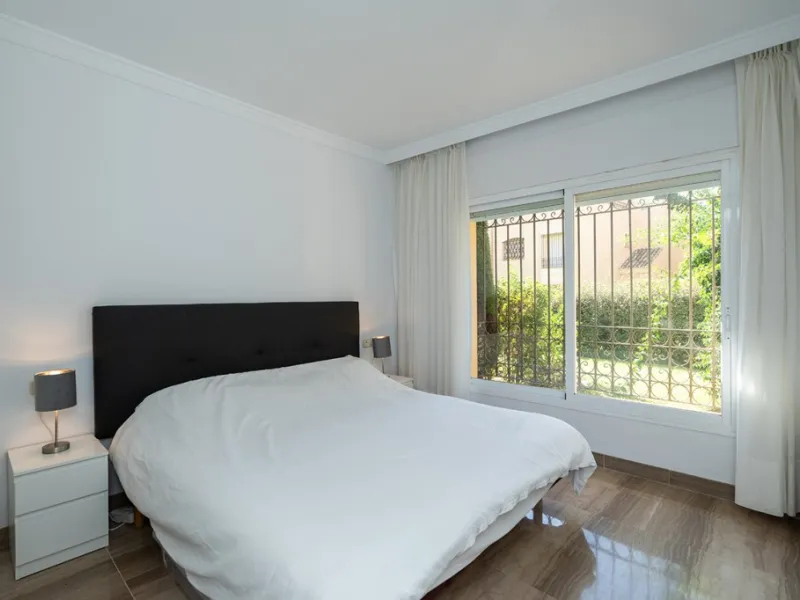 Apartment - Ground Floor Apartment в продаже в Marbella, Málaga. В доме 3 спален и 2 ванных комнат. Площадь дома 155 м²