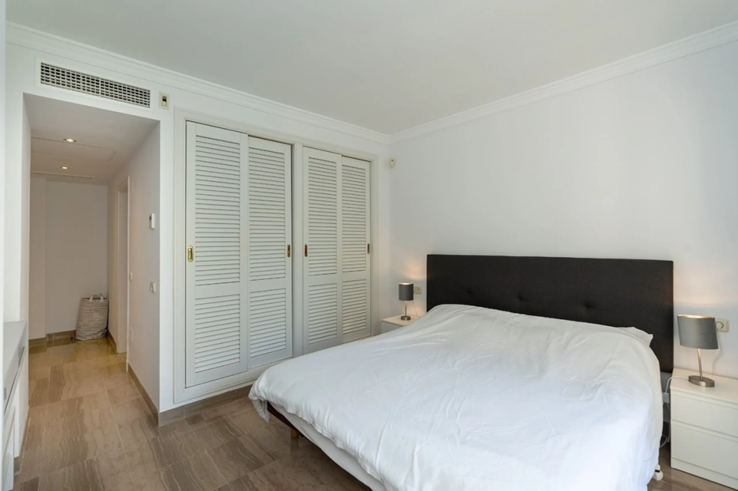 Apartment - Ground Floor Apartment в продаже в Marbella, Málaga. В доме 3 спален и 2 ванных комнат. Площадь дома 155 м²
