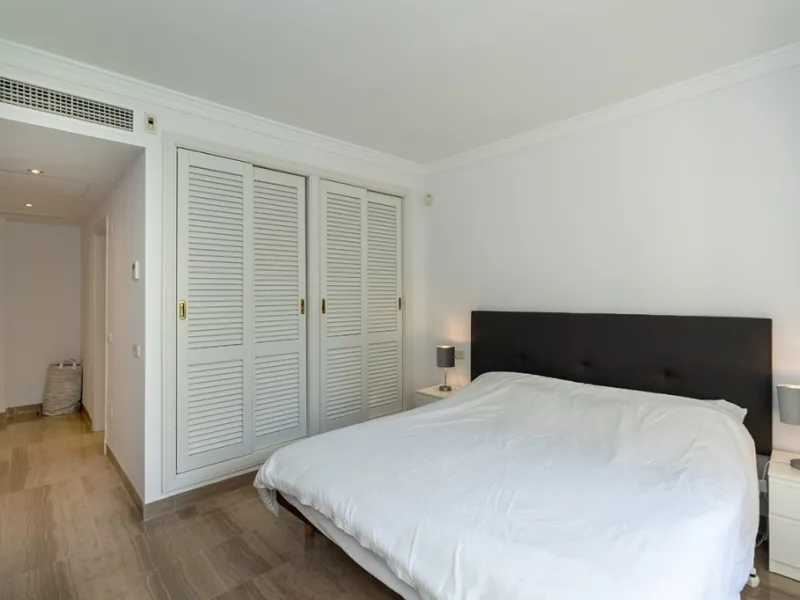 Apartment - Ground Floor Apartment в продаже в Marbella, Málaga. В доме 3 спален и 2 ванных комнат. Площадь дома 155 м²