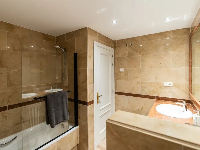 Apartment - Ground Floor Apartment в продаже в Marbella, Málaga. В доме 3 спален и 2 ванных комнат. Площадь дома 155 м²