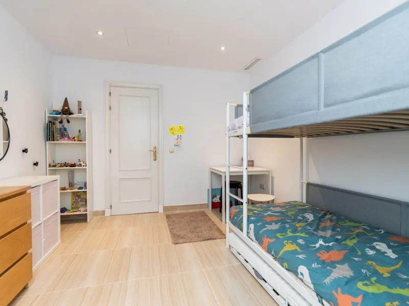 Apartment - Ground Floor Apartment в продаже в Marbella, Málaga. В доме 3 спален и 2 ванных комнат. Площадь дома 155 м²