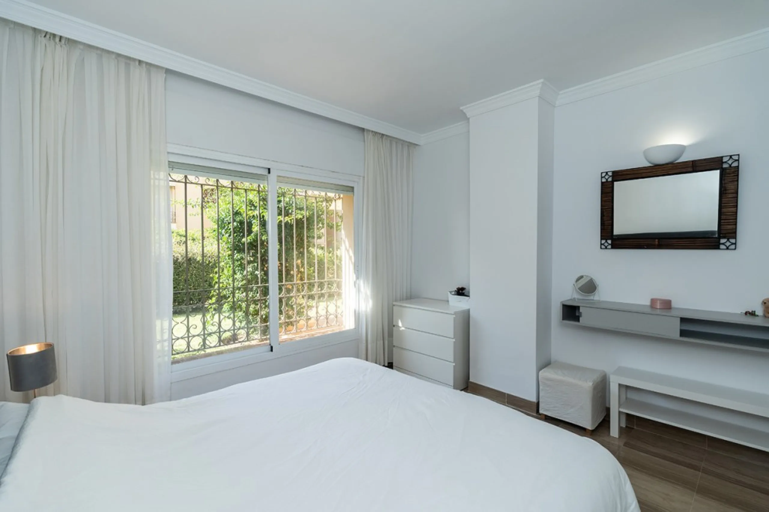 Apartment - Ground Floor Apartment в продаже в Marbella, Málaga. В доме 3 спален и 2 ванных комнат. Площадь дома 155 м²