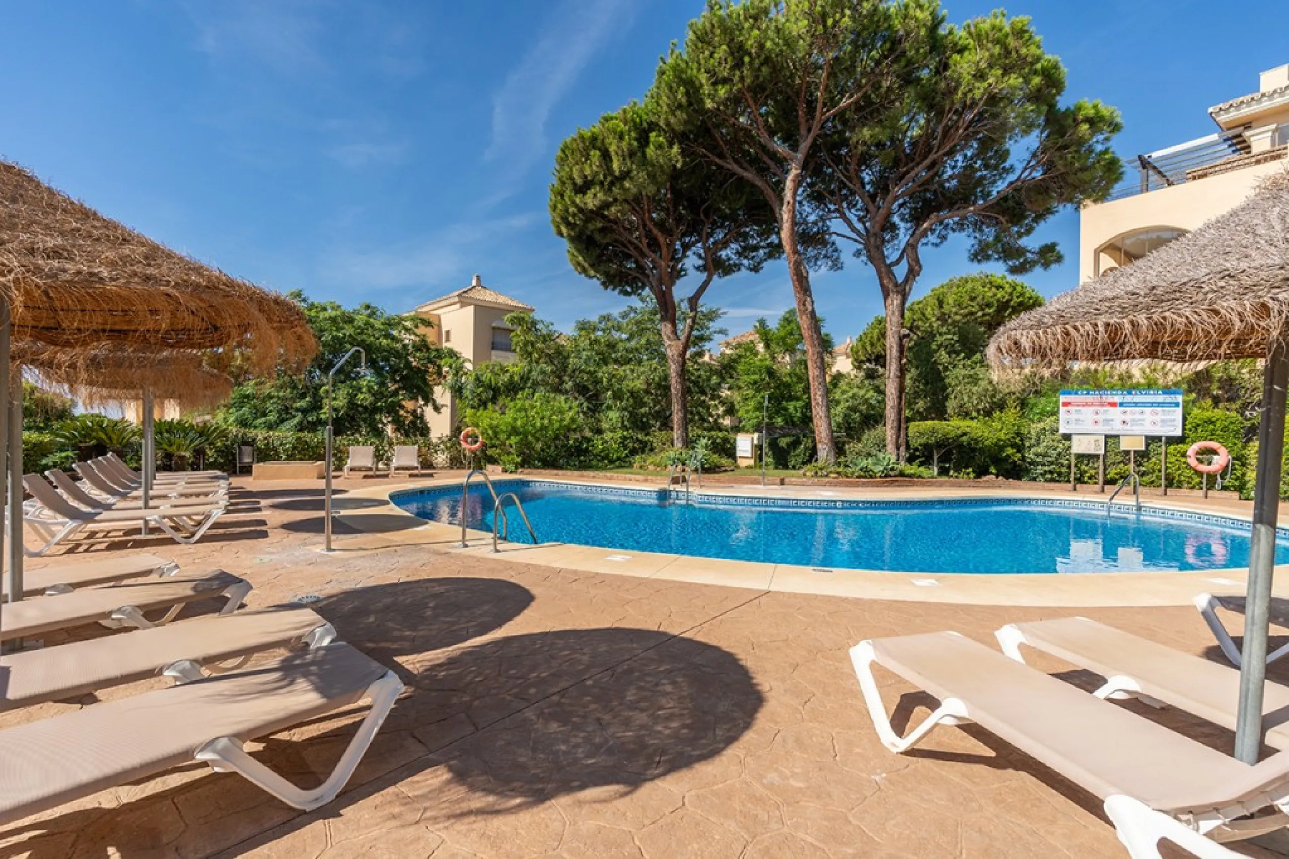 Apartment - Ground Floor Apartment в продаже в Marbella, Málaga. В доме 3 спален и 2 ванных комнат. Площадь дома 155 м²