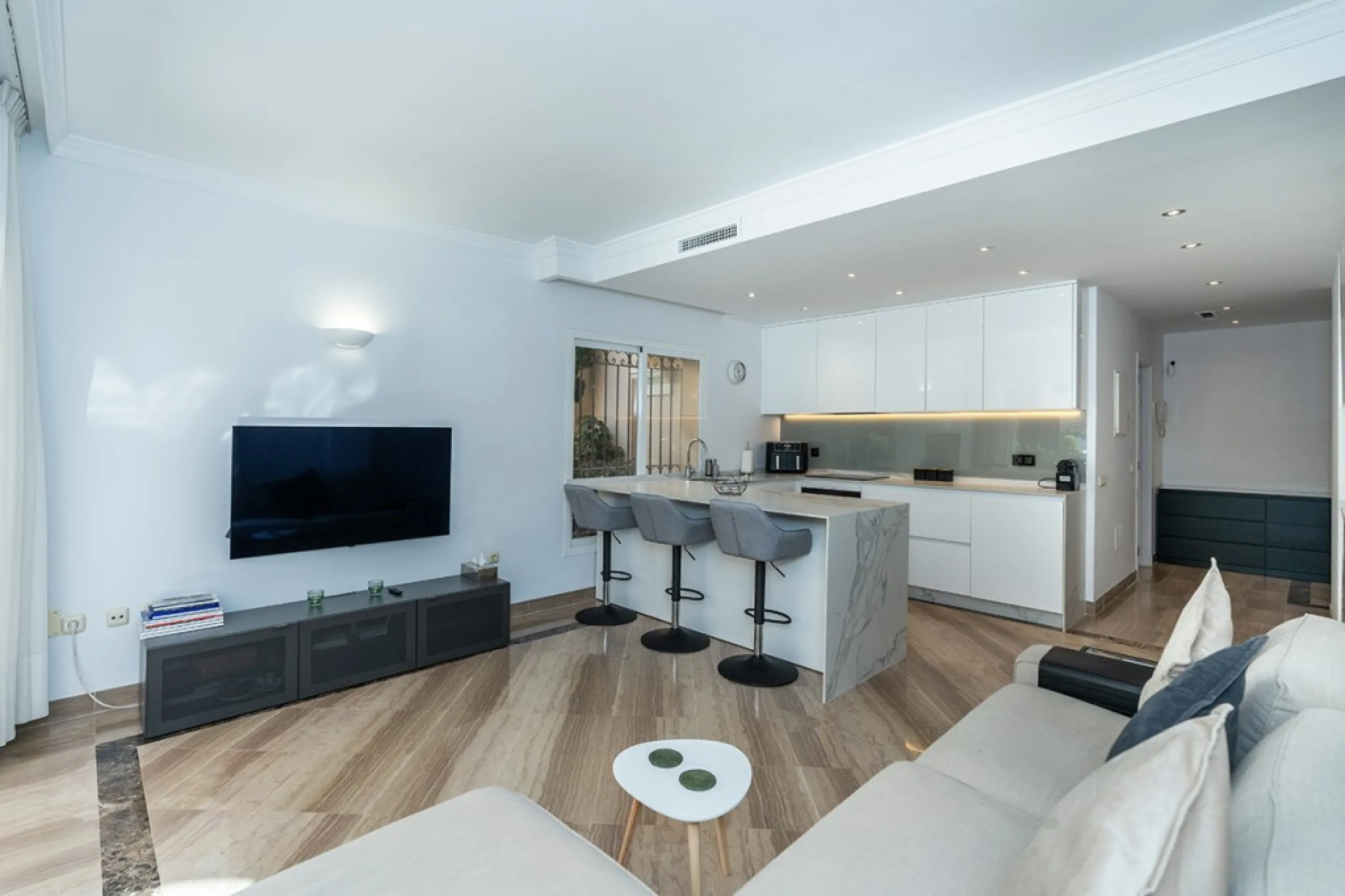 Apartment - Ground Floor Apartment в продаже в Marbella, Málaga. В доме 3 спален и 2 ванных комнат. Площадь дома 155 м²