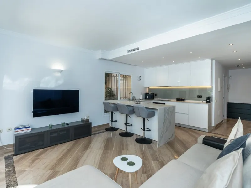 Apartment - Ground Floor Apartment в продаже в Marbella, Málaga. В доме 3 спален и 2 ванных комнат. Площадь дома 155 м²