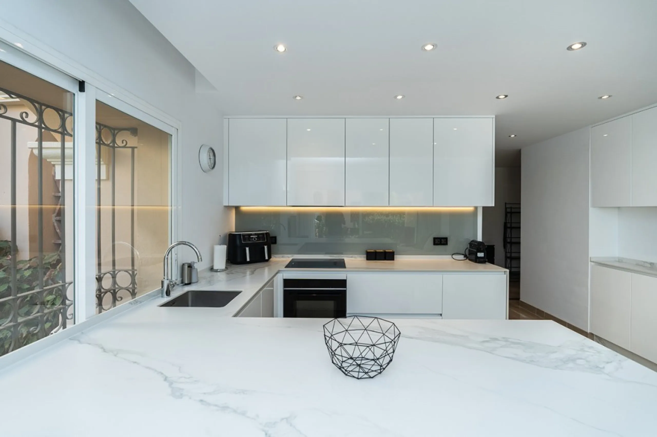 Apartment - Ground Floor Apartment в продаже в Marbella, Málaga. В доме 3 спален и 2 ванных комнат. Площадь дома 155 м²