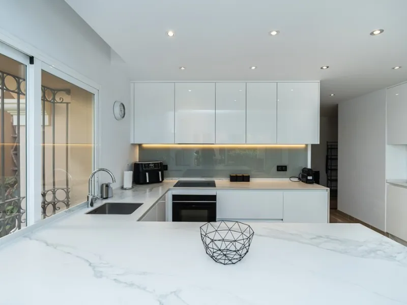 Apartment - Ground Floor Apartment в продаже в Marbella, Málaga. В доме 3 спален и 2 ванных комнат. Площадь дома 155 м²