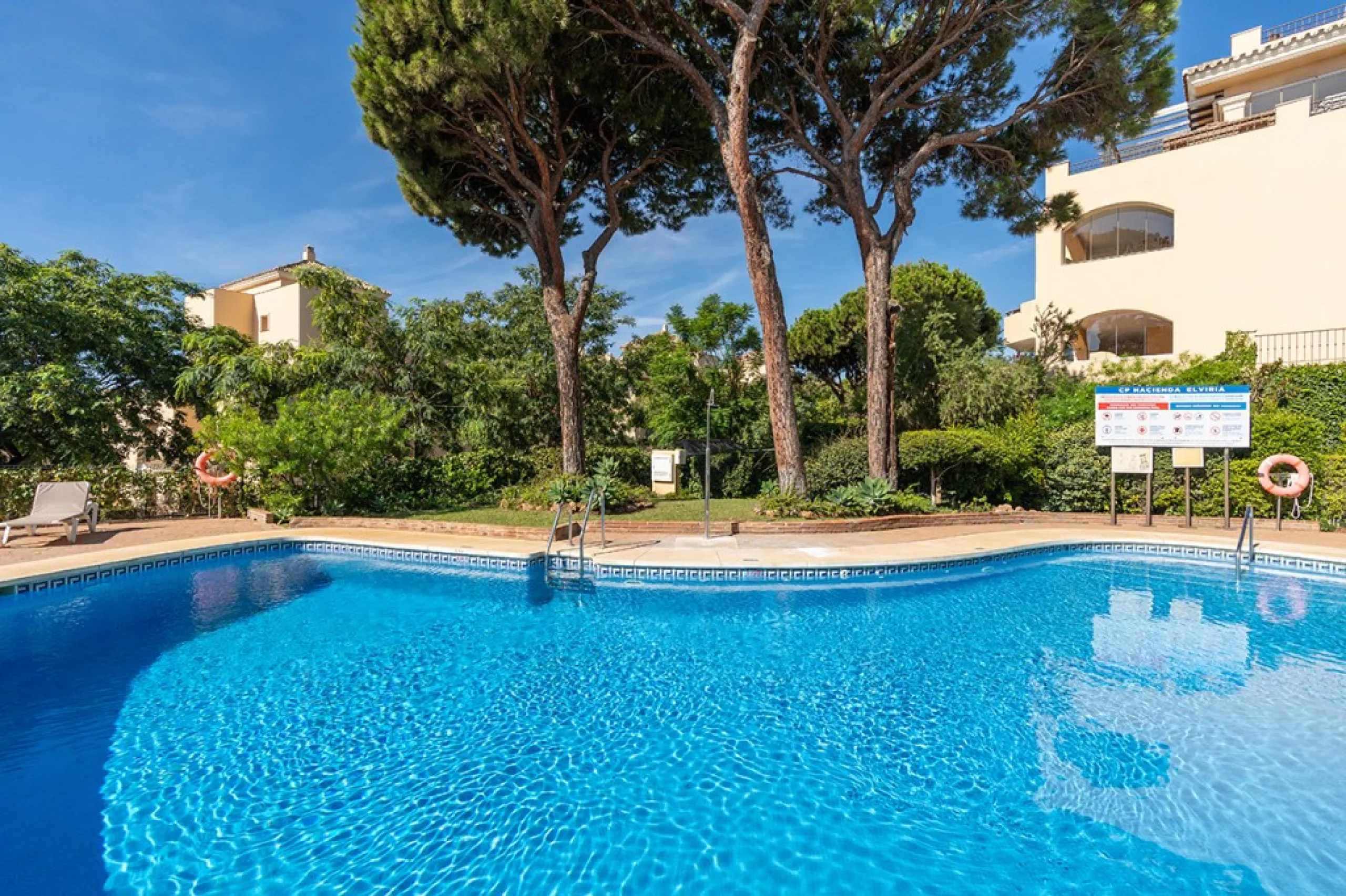 Apartment - Ground Floor Apartment в продаже в Marbella, Málaga. В доме 3 спален и 2 ванных комнат. Площадь дома 155 м²