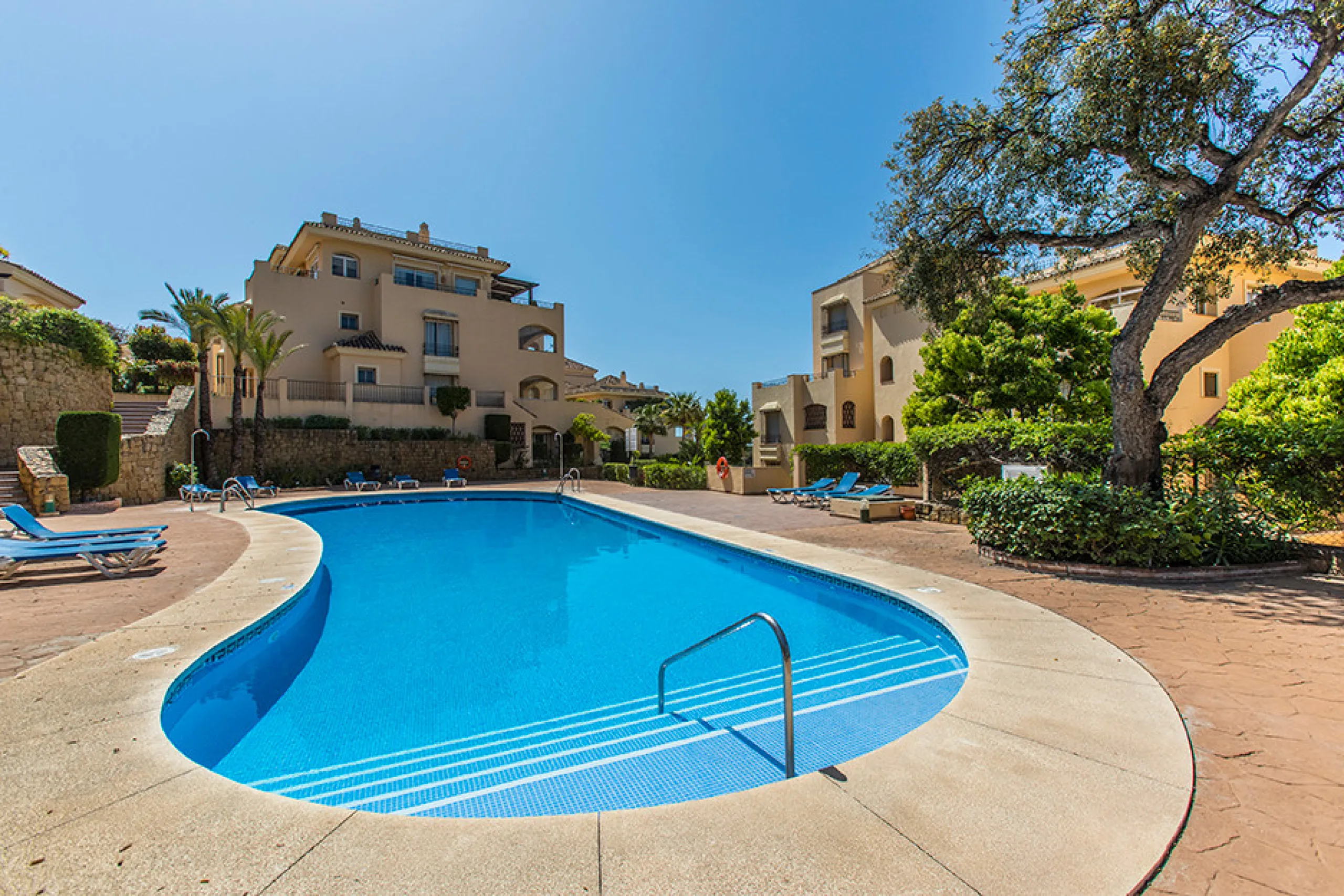 Apartment - Ground Floor Apartment в продаже в Marbella, Málaga. В доме 3 спален и 2 ванных комнат. Площадь дома 155 м²