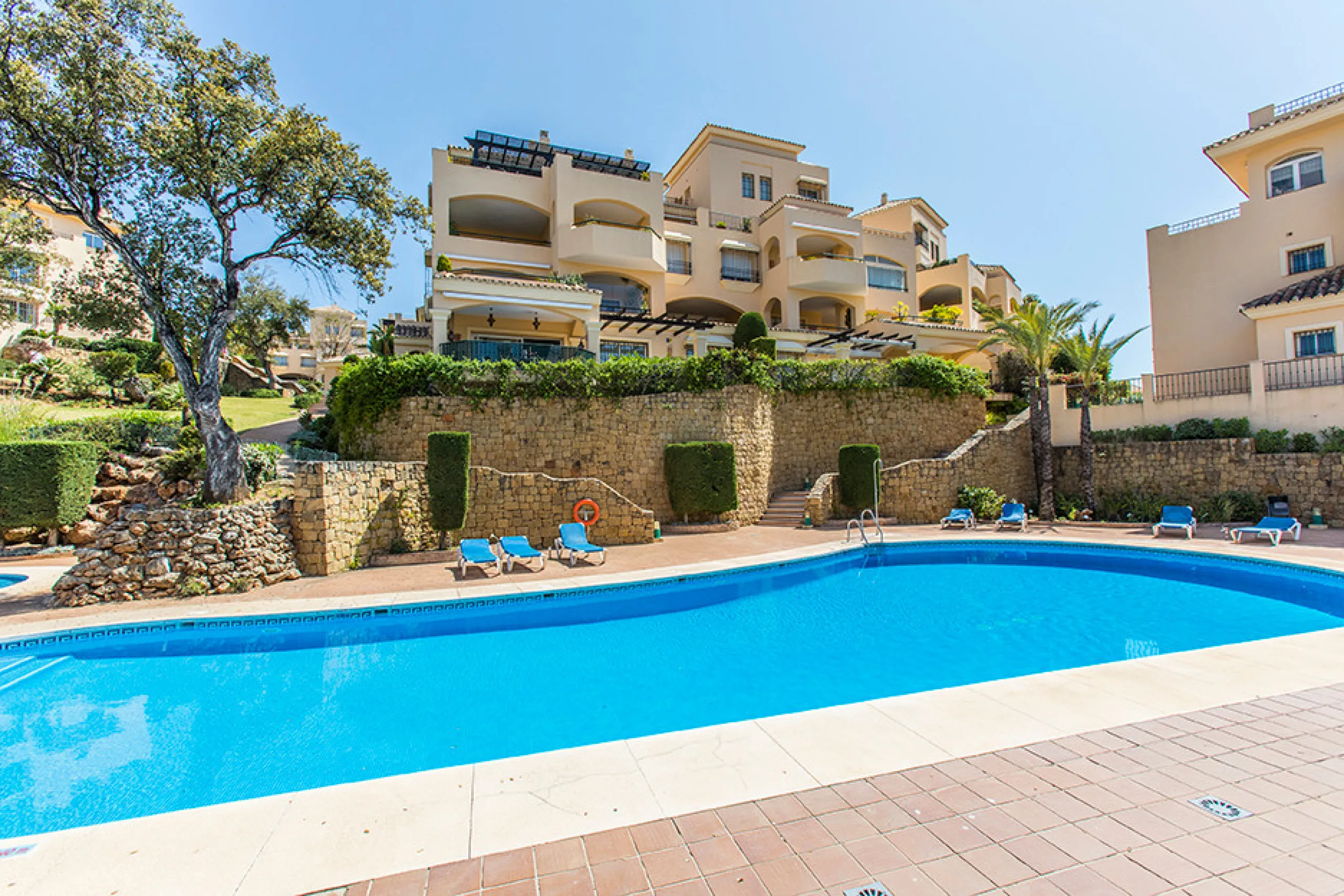 Apartment - Ground Floor Apartment в продаже в Marbella, Málaga. В доме 3 спален и 2 ванных комнат. Площадь дома 155 м²