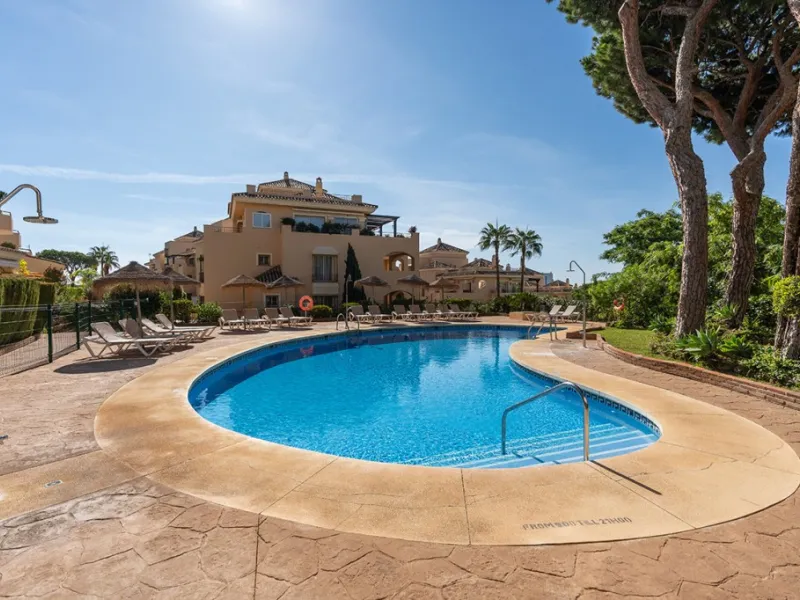 Apartment - Ground Floor Apartment в продаже в Marbella, Málaga. В доме 3 спален и 2 ванных комнат. Площадь дома 155 м²