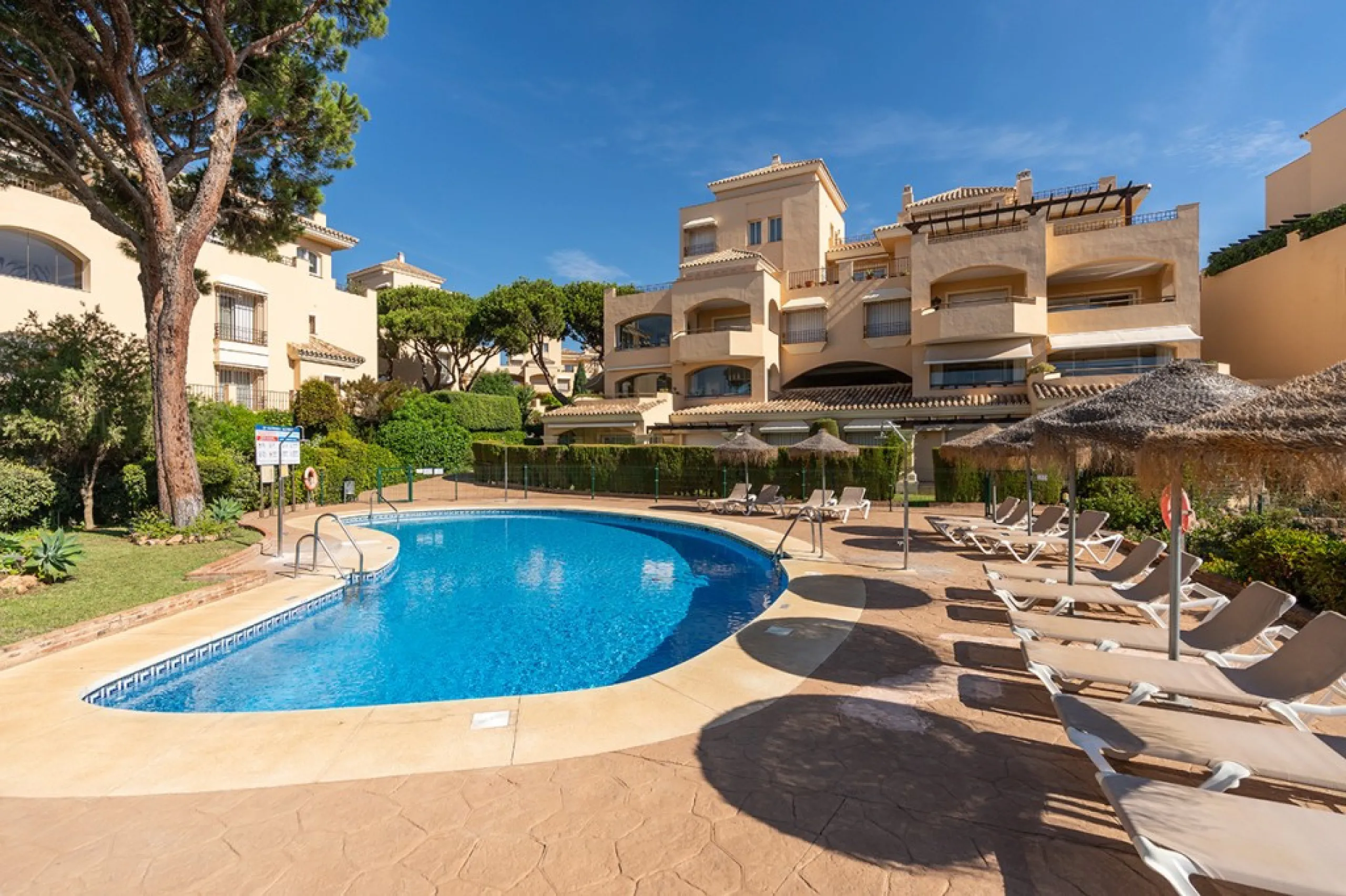 Apartment - Ground Floor Apartment в продаже в Marbella, Málaga. В доме 3 спален и 2 ванных комнат. Площадь дома 155 м²