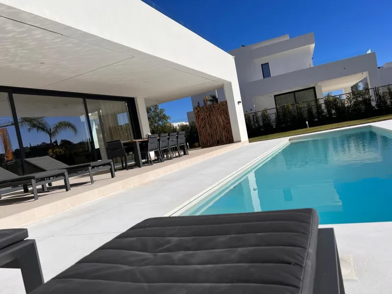 Beautiful detached villa located on the first line of La Cala's very popular golf courses, making it an ideal choice for golf lovers.