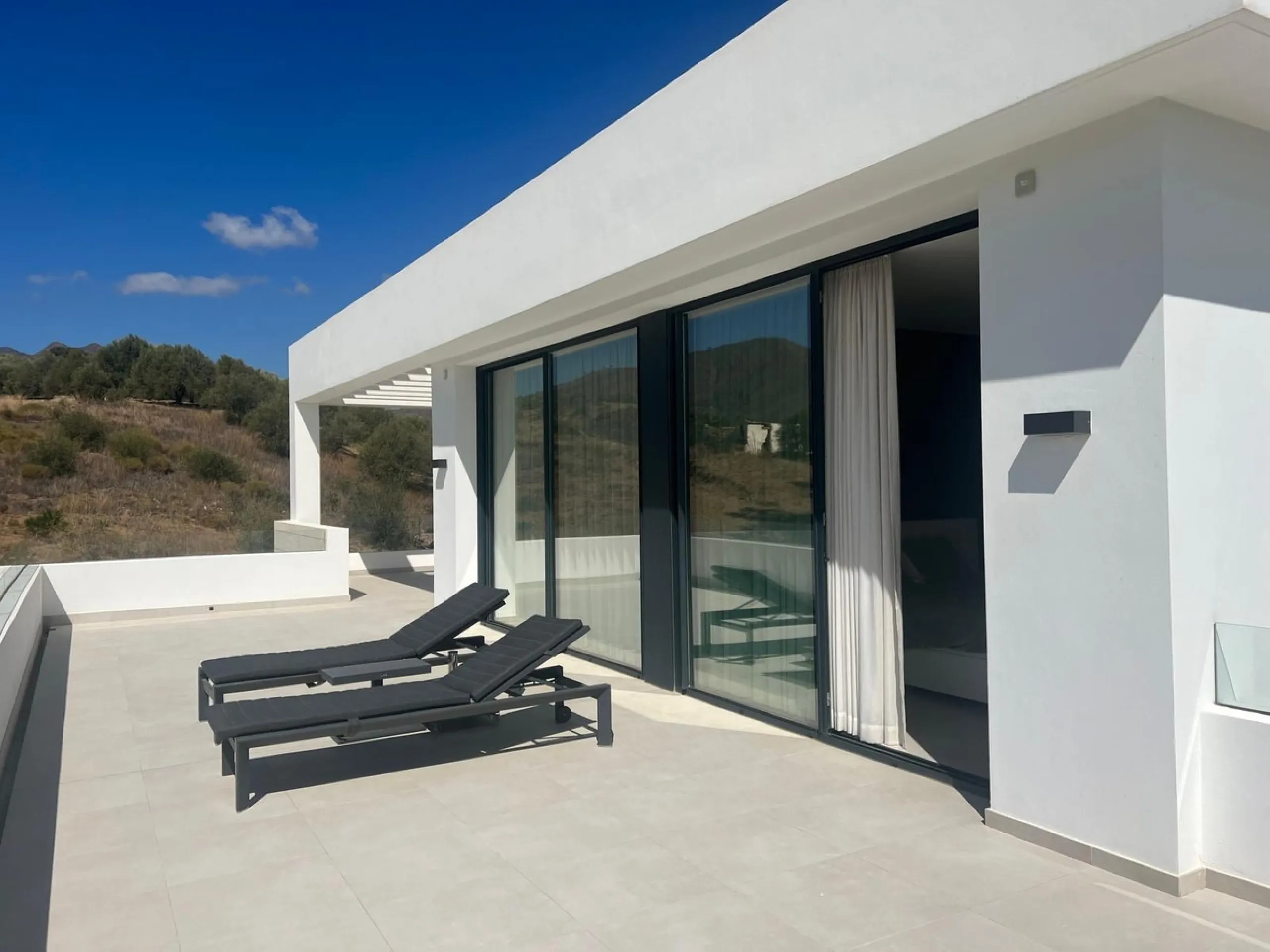 Beautiful detached villa located on the first line of La Cala's very popular golf courses, making it an ideal choice for golf lovers.