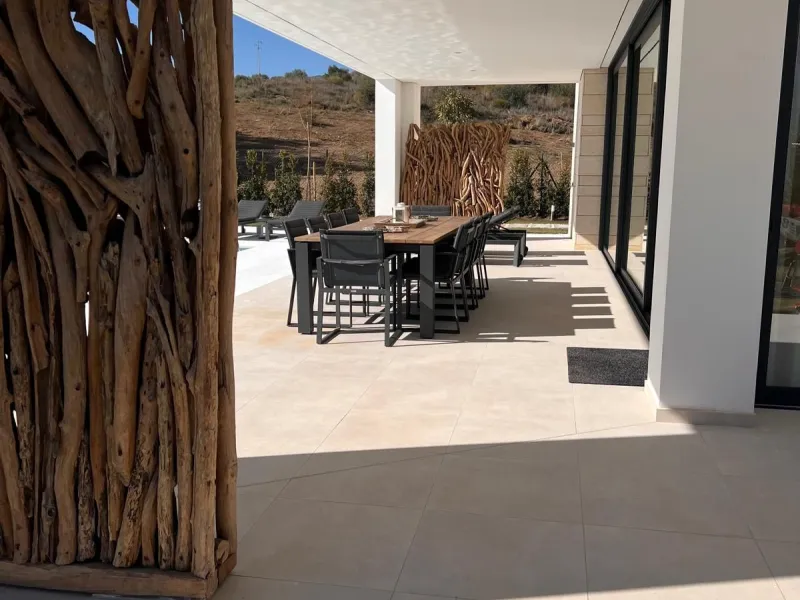 Beautiful detached villa located on the first line of La Cala's very popular golf courses, making it an ideal choice for golf lovers.