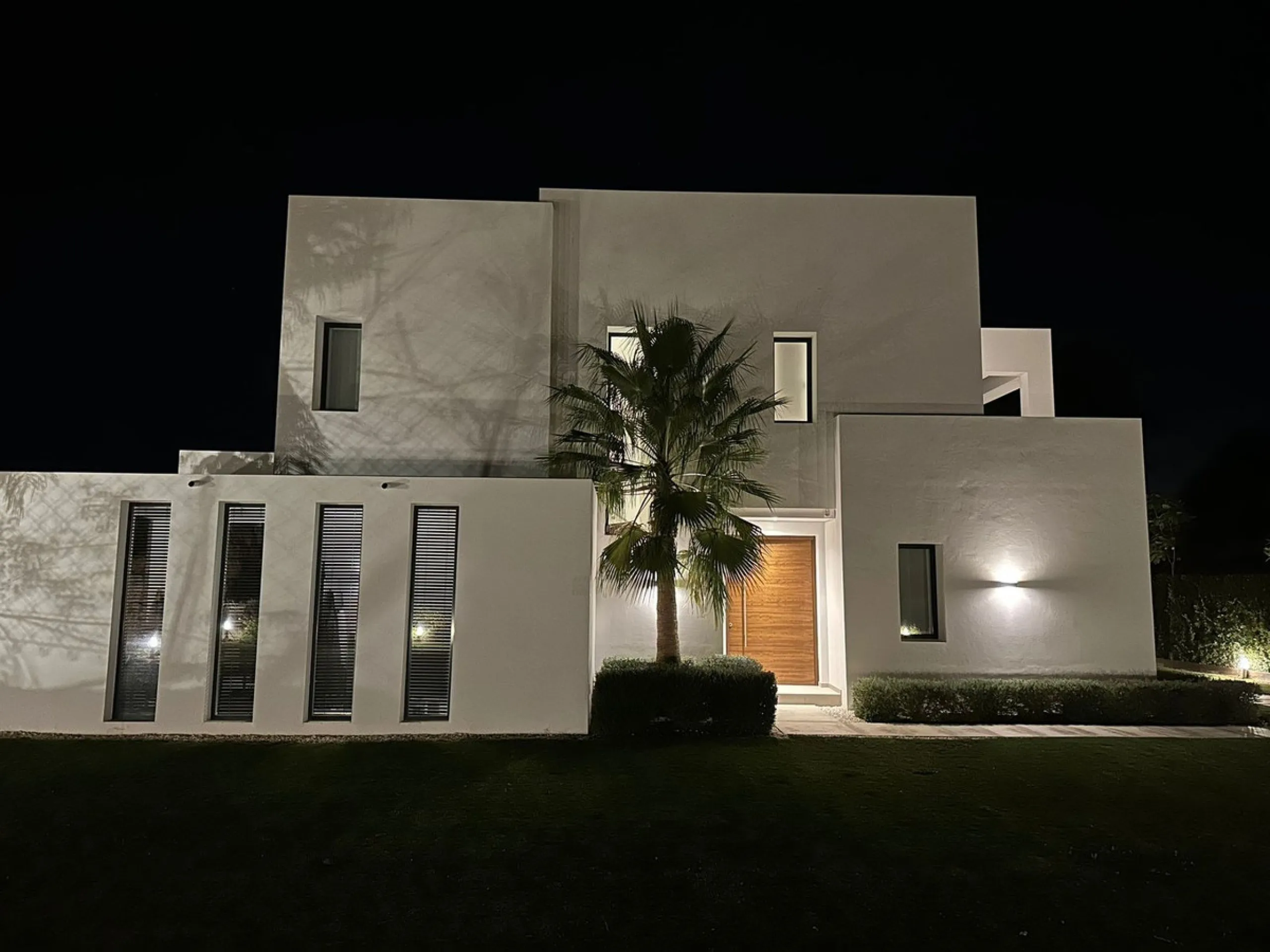 Beautiful detached villa located on the first line of La Cala's very popular golf courses, making it an ideal choice for golf lovers.