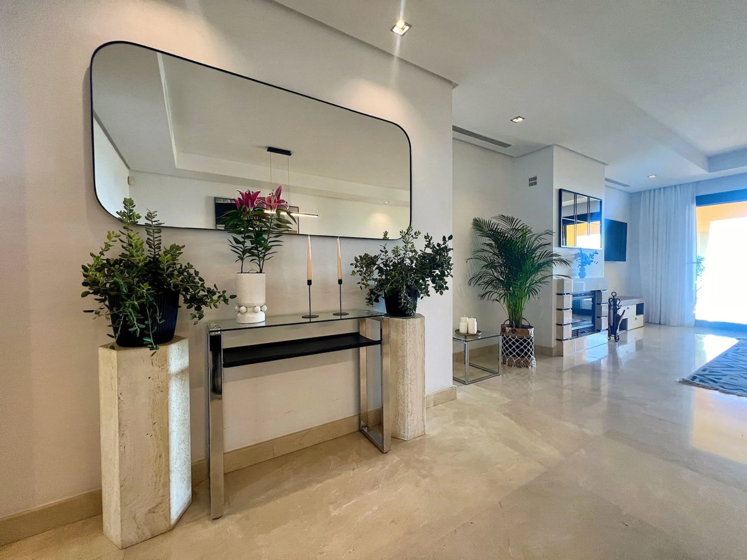 Apartment - Middle Floor Apartment в продаже в Benahavís, Málaga. В доме 3 спален и 3 ванных комнат. Площадь дома 160 м²