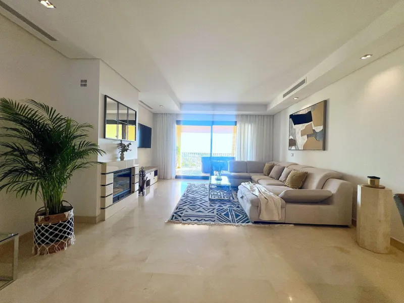 Apartment - Middle Floor Apartment в продаже в Benahavís, Málaga. В доме 3 спален и 3 ванных комнат. Площадь дома 160 м²