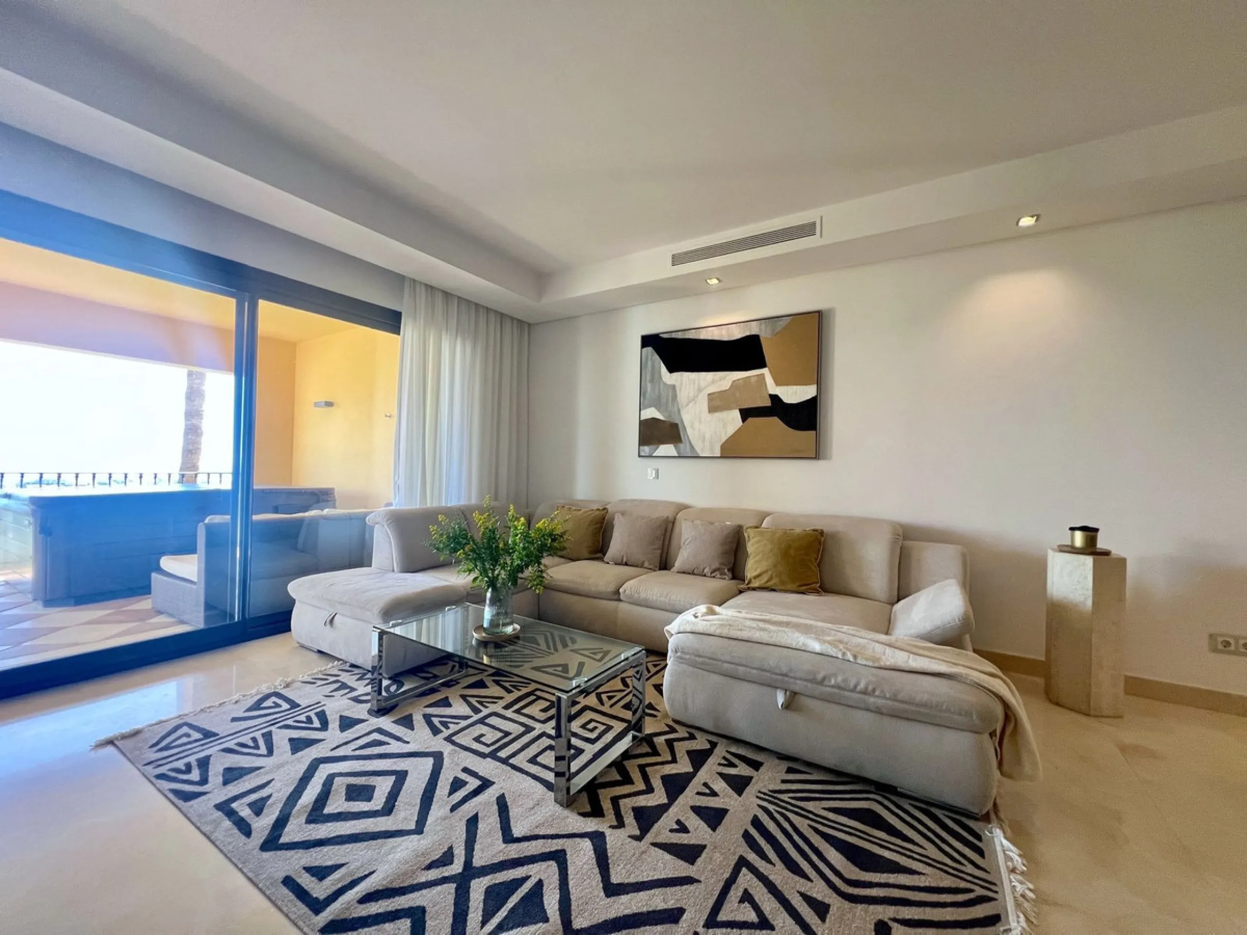 Apartment - Middle Floor Apartment в продаже в Benahavís, Málaga. В доме 3 спален и 3 ванных комнат. Площадь дома 160 м²
