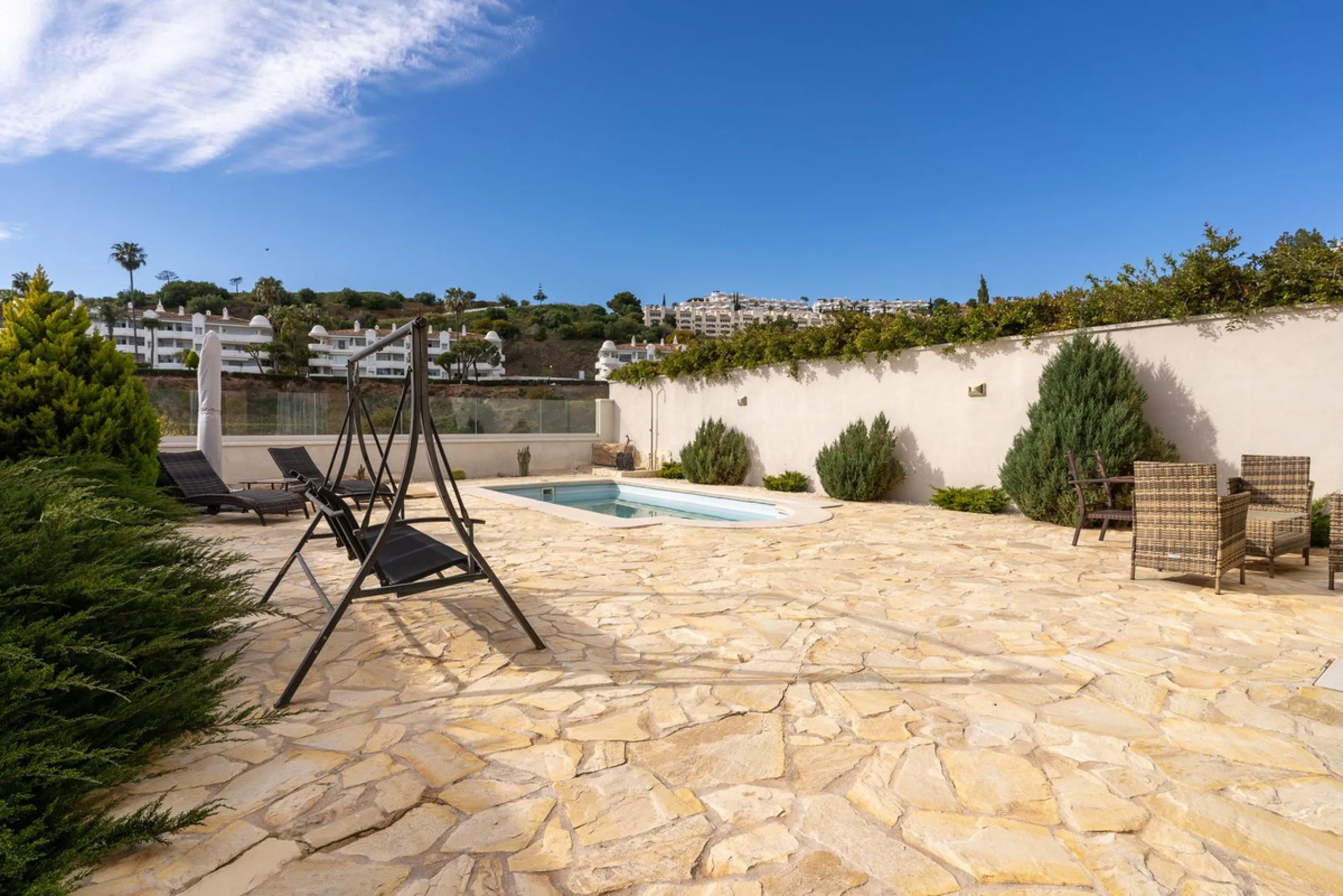 Impressive and spacious townhouse with idyllic valley views, located in the popular area of Calahonda , in a walking distance from the amenities.The townhouse is distributed on 3 floors and has 4 bedrooms, 3 bathrooms, a guest WC, very spacious living roo