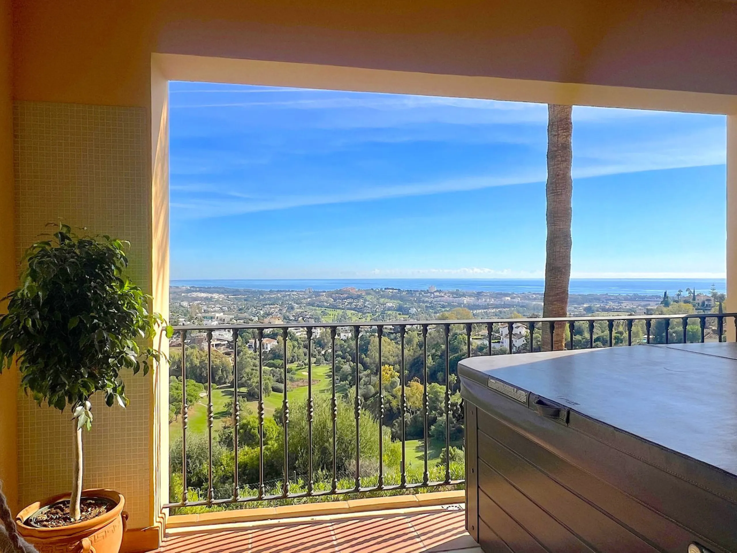 Apartment - Middle Floor Apartment в продаже в Benahavís, Málaga. В доме 3 спален и 3 ванных комнат. Площадь дома 160 м²