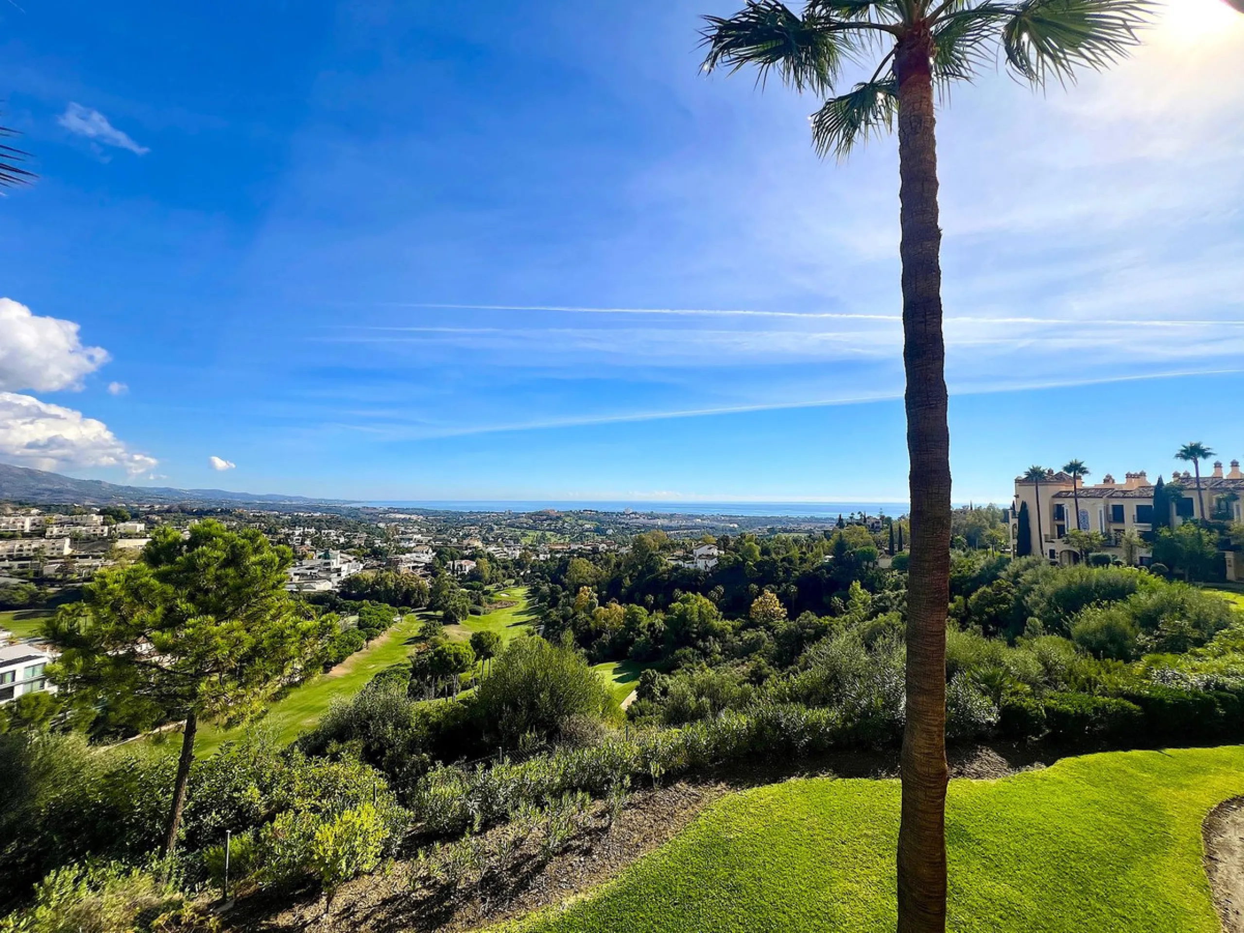 Apartment - Middle Floor Apartment в продаже в Benahavís, Málaga. В доме 3 спален и 3 ванных комнат. Площадь дома 160 м²
