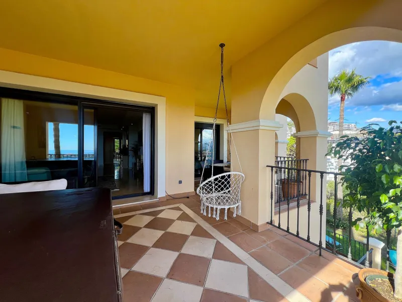 Apartment - Middle Floor Apartment в продаже в Benahavís, Málaga. В доме 3 спален и 3 ванных комнат. Площадь дома 160 м²