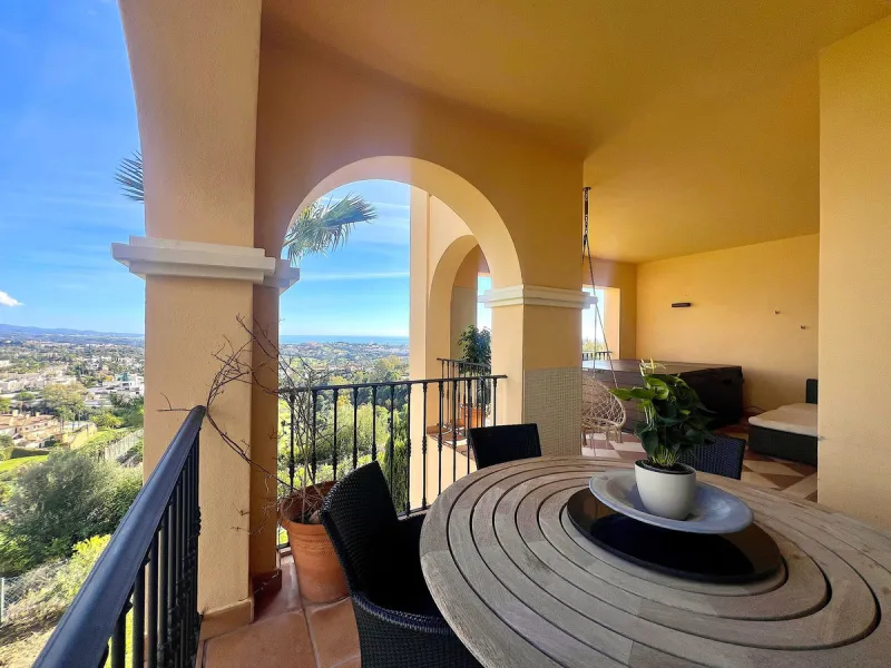 Apartment - Middle Floor Apartment в продаже в Benahavís, Málaga. В доме 3 спален и 3 ванных комнат. Площадь дома 160 м²