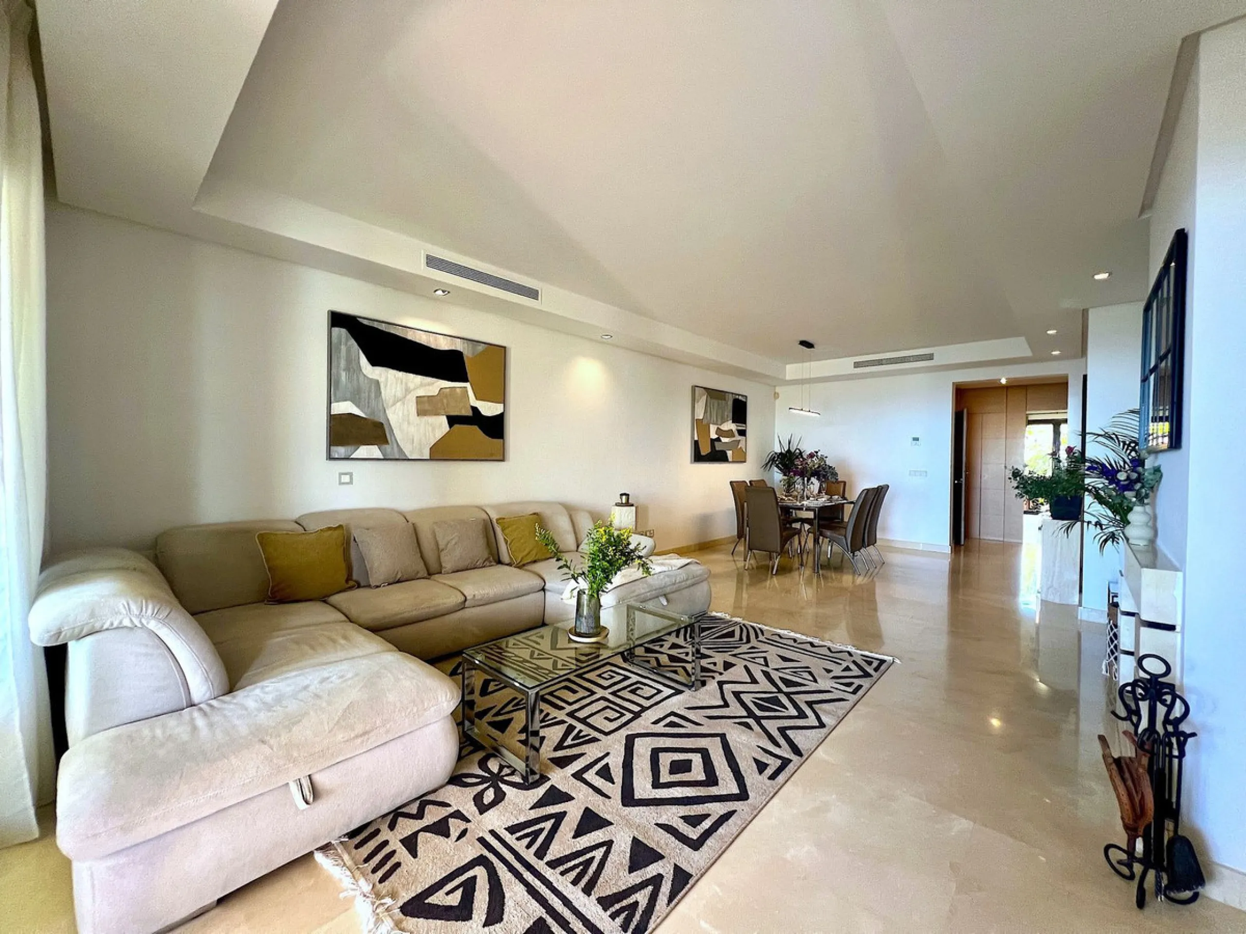 Apartment - Middle Floor Apartment в продаже в Benahavís, Málaga. В доме 3 спален и 3 ванных комнат. Площадь дома 160 м²
