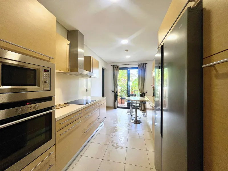 Apartment - Middle Floor Apartment в продаже в Benahavís, Málaga. В доме 3 спален и 3 ванных комнат. Площадь дома 160 м²