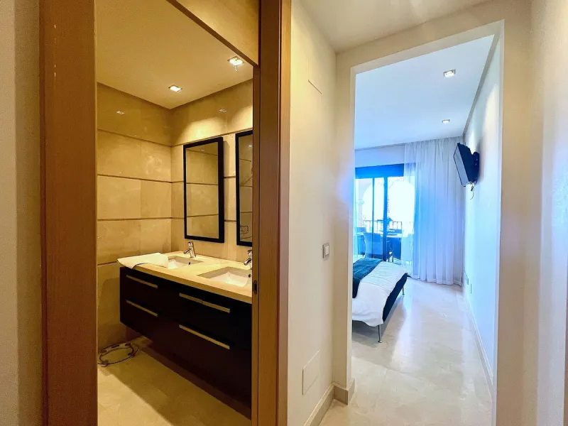 Apartment - Middle Floor Apartment в продаже в Benahavís, Málaga. В доме 3 спален и 3 ванных комнат. Площадь дома 160 м²