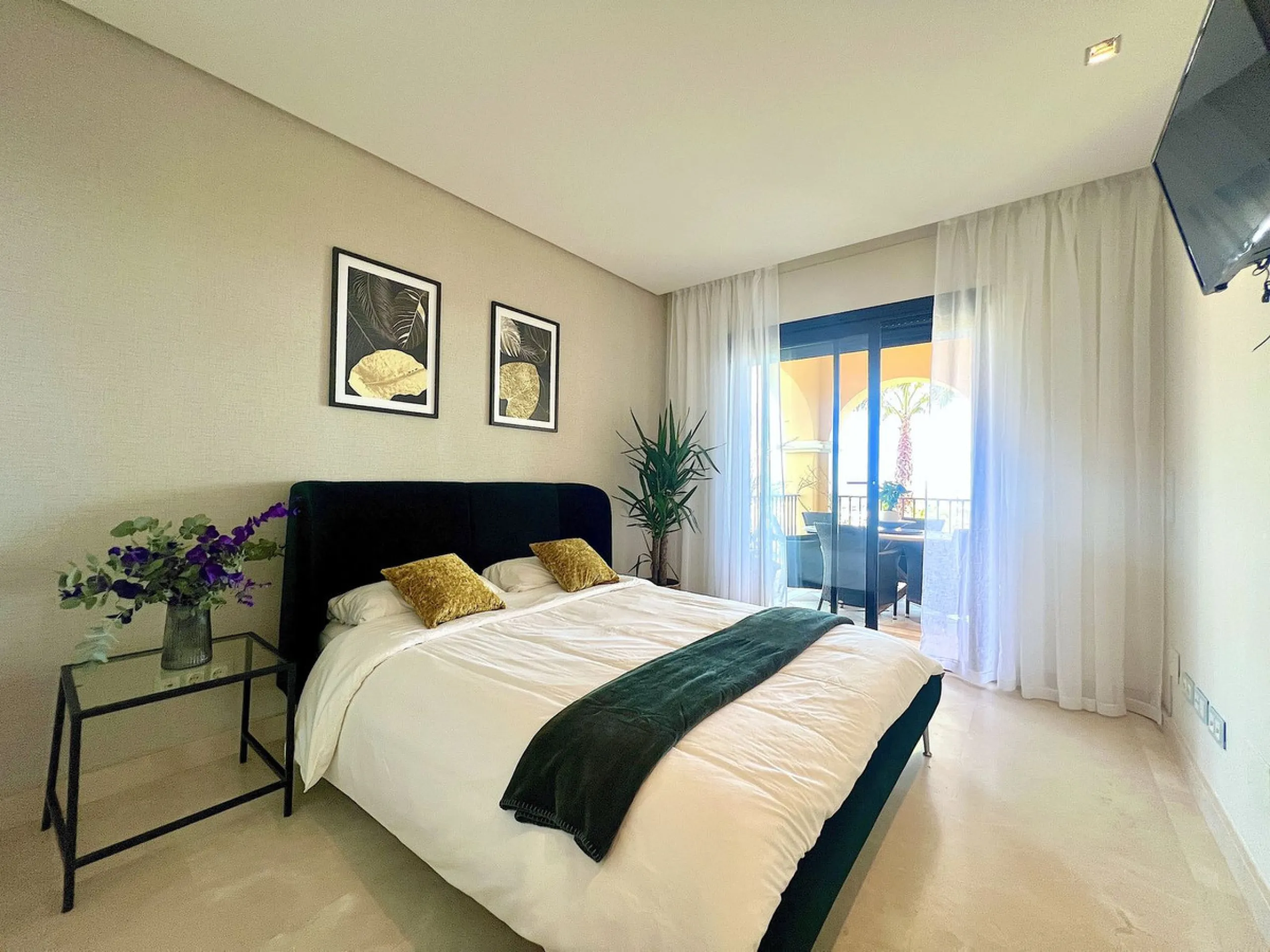 Apartment - Middle Floor Apartment в продаже в Benahavís, Málaga. В доме 3 спален и 3 ванных комнат. Площадь дома 160 м²