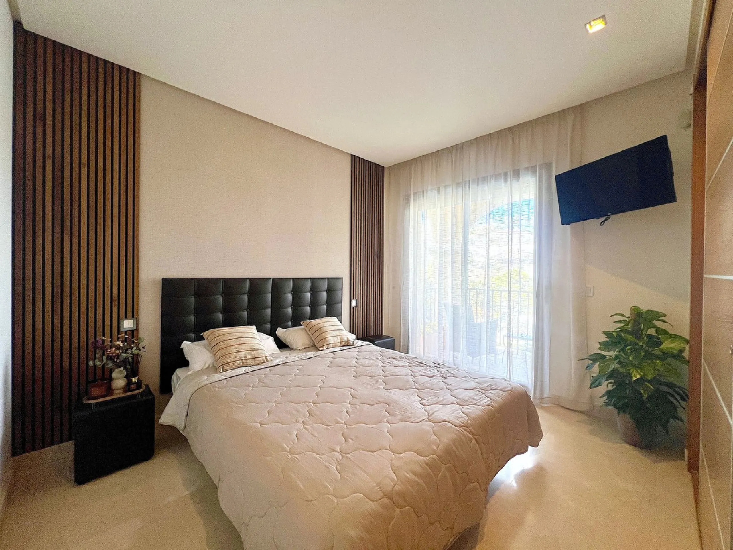 Apartment - Middle Floor Apartment в продаже в Benahavís, Málaga. В доме 3 спален и 3 ванных комнат. Площадь дома 160 м²