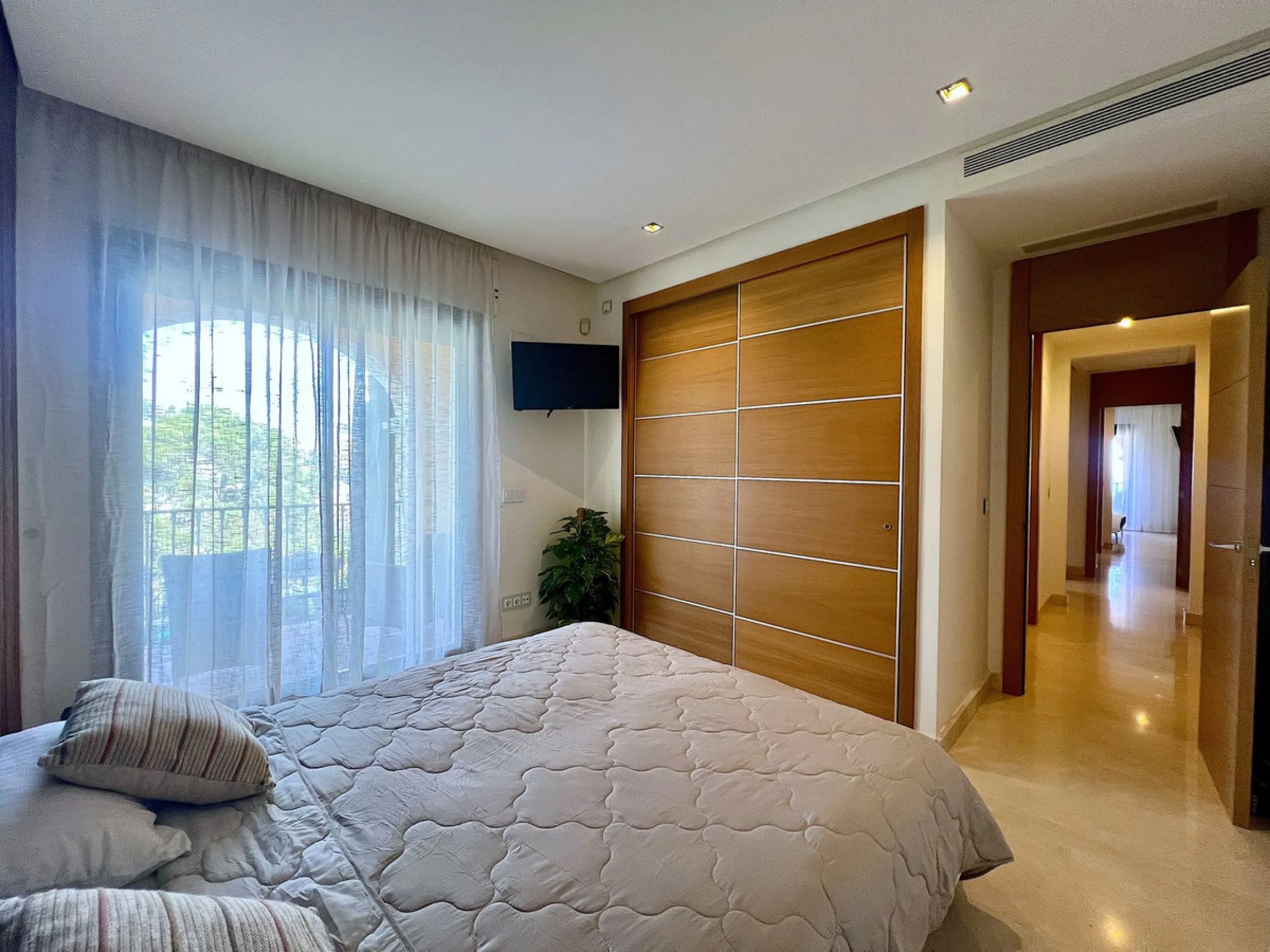 Apartment - Middle Floor Apartment в продаже в Benahavís, Málaga. В доме 3 спален и 3 ванных комнат. Площадь дома 160 м²