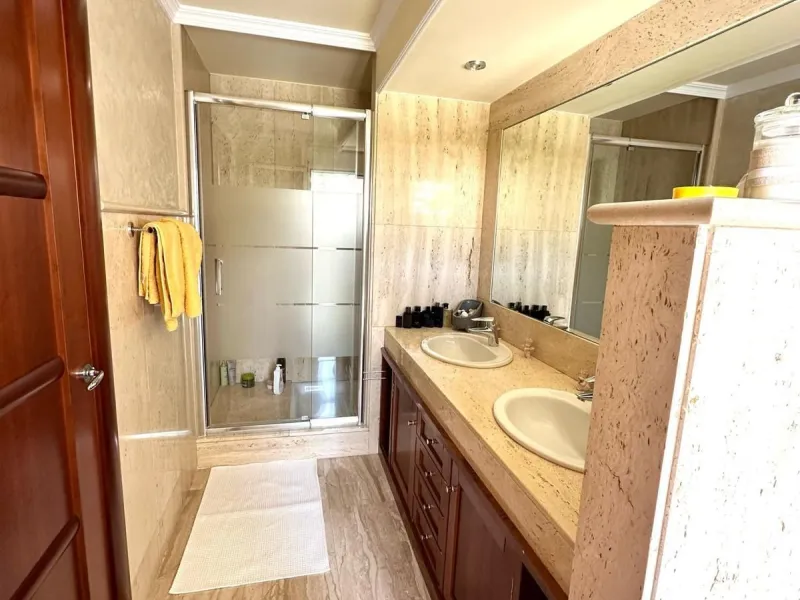 Impressive and spacious townhouse with idyllic valley views, located in the popular area of Calahonda , in a walking distance from the amenities.The townhouse is distributed on 3 floors and has 4 bedrooms, 3 bathrooms, a guest WC, very spacious living roo