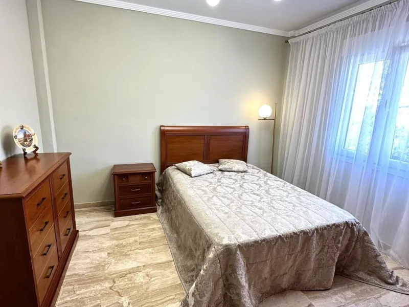 Impressive and spacious townhouse with idyllic valley views, located in the popular area of Calahonda , in a walking distance from the amenities.The townhouse is distributed on 3 floors and has 4 bedrooms, 3 bathrooms, a guest WC, very spacious living roo