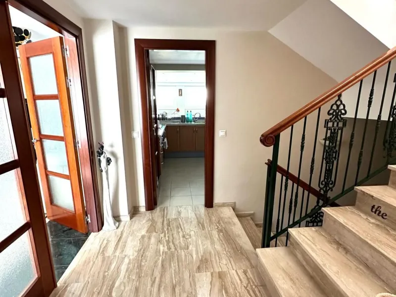 Impressive and spacious townhouse with idyllic valley views, located in the popular area of Calahonda , in a walking distance from the amenities.The townhouse is distributed on 3 floors and has 4 bedrooms, 3 bathrooms, a guest WC, very spacious living roo