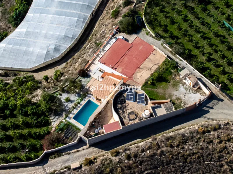 Finca with panoramic views and mango plantation Welcome to this rustic and lovely finca with 10,700 sqm of land and mango plantation located only 3 km from the beach in Lagos and 15 minutes from Torrox Costa via a road in good condition.