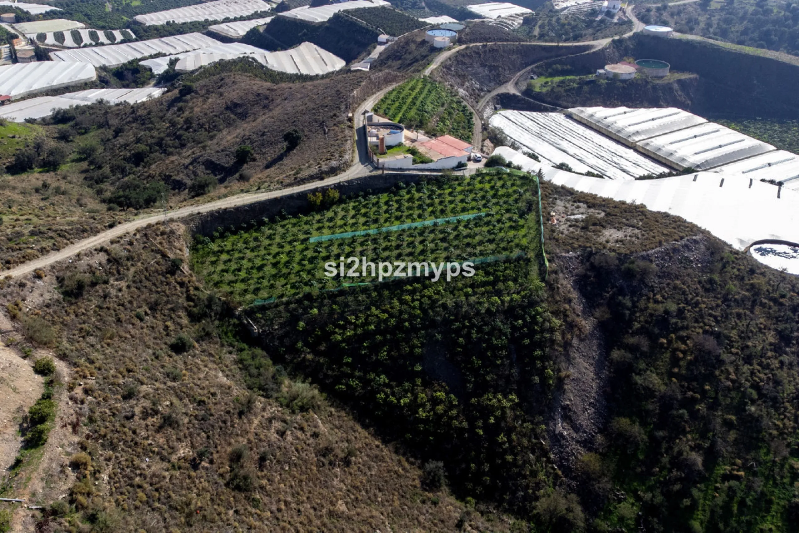 Finca with panoramic views and mango plantation Welcome to this rustic and lovely finca with 10,700 sqm of land and mango plantation located only 3 km from the beach in Lagos and 15 minutes from Torrox Costa via a road in good condition.