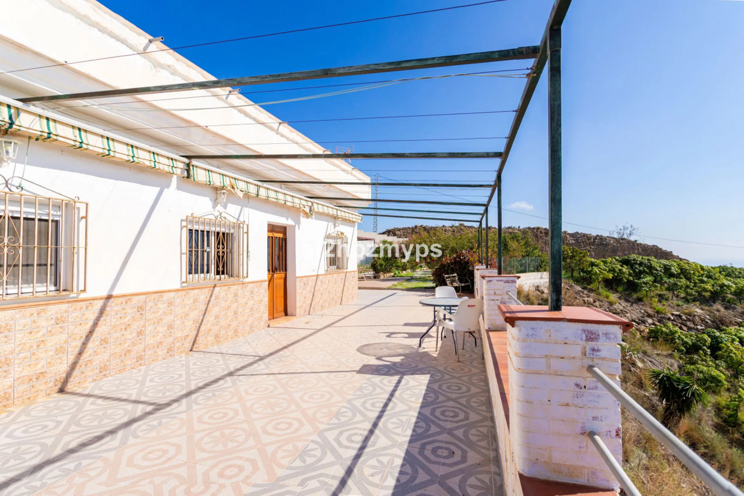 Finca with panoramic views and mango plantation Welcome to this rustic and lovely finca with 10,700 sqm of land and mango plantation located only 3 km from the beach in Lagos and 15 minutes from Torrox Costa via a road in good condition.