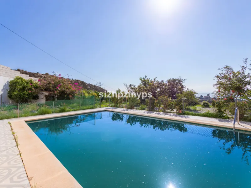 Finca with panoramic views and mango plantation Welcome to this rustic and lovely finca with 10,700 sqm of land and mango plantation located only 3 km from the beach in Lagos and 15 minutes from Torrox Costa via a road in good condition.